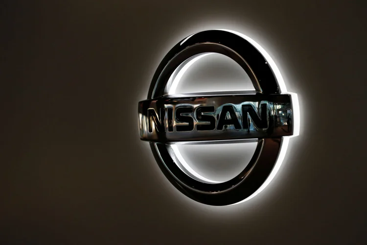 Ações da Nissan apresentam o pior desempenho em cinco décadas, refletindo desafios na gestão e no mercado automotivo global. (Kim Kyung-Hoon/Reuters)