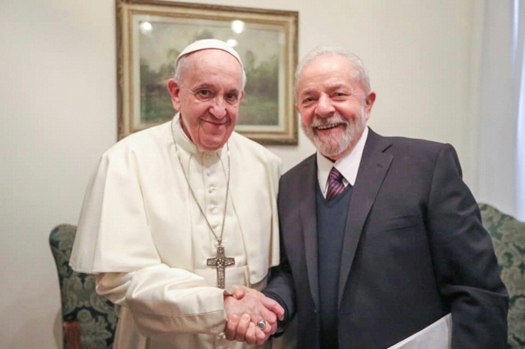 Lula deve se encontrar com Papa Francisco no G7 nesta sexta-feira