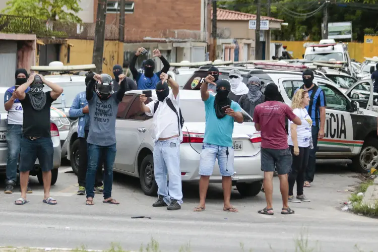 Policias durante greve em Fortaleza, Ceará (JOÃO DIJORG/Estadão Conteúdo)