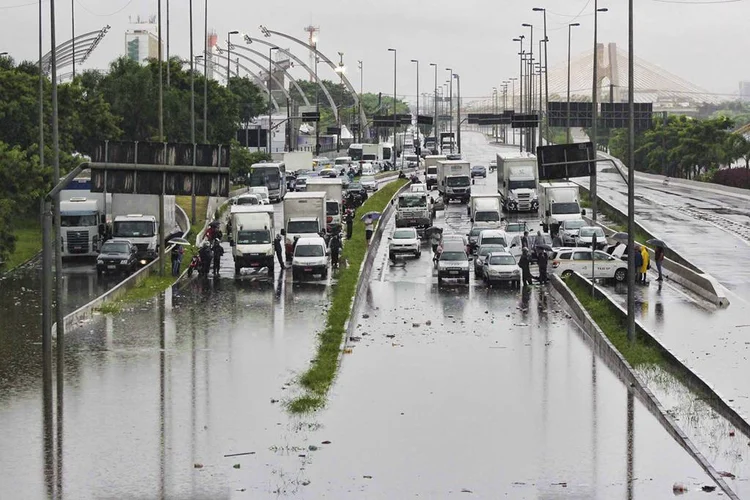 Enchentes afetam um terço da população global e geraram um prejuízo de 20 bilhões de dólares para as seguradoras (Romerito Ponte/FuturaPress)