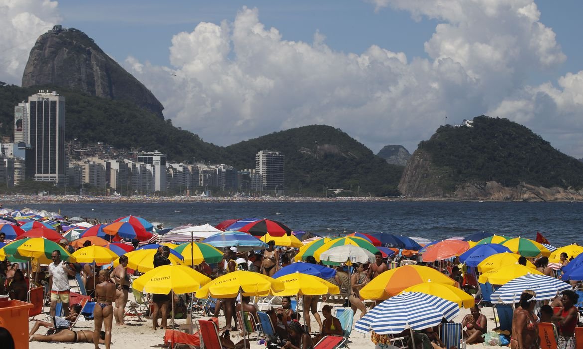 Com calor de 42 ºC, vai faltar água em 37 bairros do RJ, abastecidos pela Águas do Rio