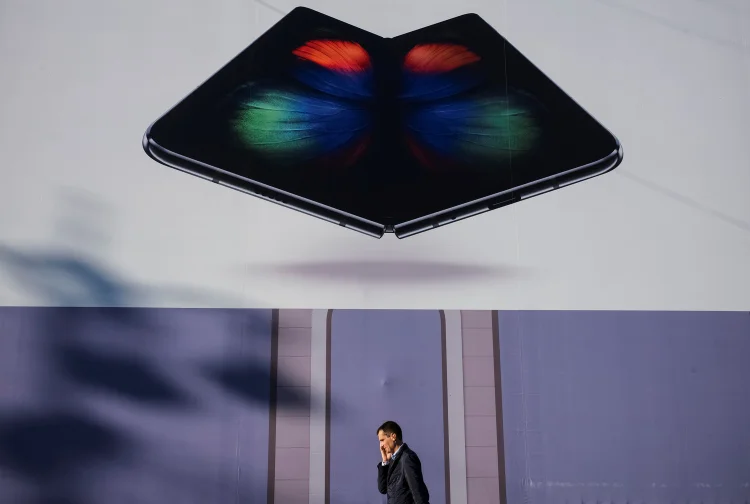 Samsung, Galaxy Fold, do ano passado: expectativas em 2020 estão em novo dobrável, o Z Flip (Gleb Garanich/Reuters)