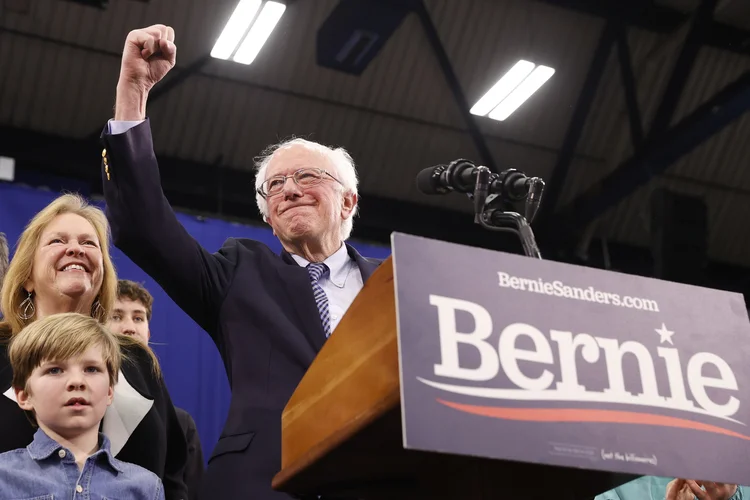 DEMOCRATAS: Sanders obteve 25,7% dos votos, contra 24,4% e 19,8% dos moderados Pete Buttigieg e Amy Klobuchar. / REUTERS/Mike Segar