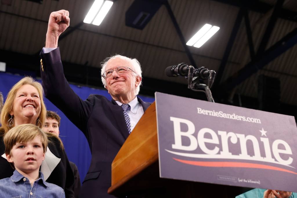 DEMOCRATAS: Sanders obteve 25,7% dos votos, contra 24,4% e 19,8% dos moderados Pete Buttigieg e Amy Klobuchar. / REUTERS/Mike Segar