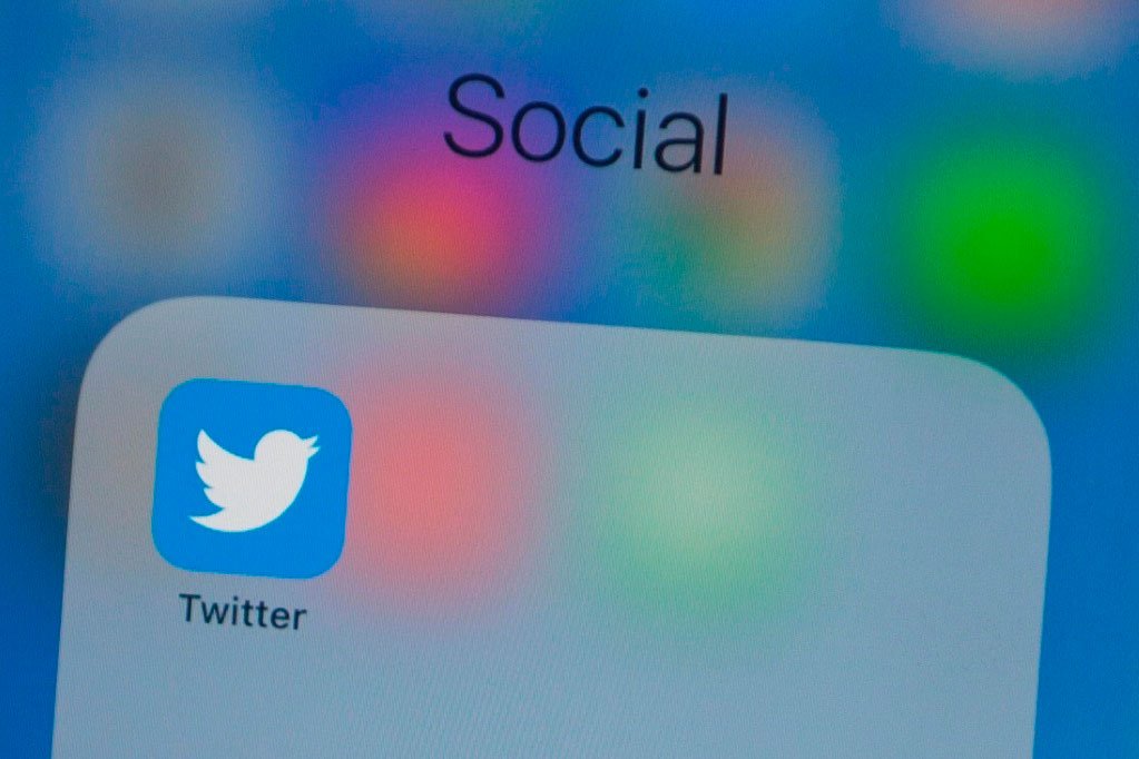 Ação do Twitter dispara na bolsa após aumento de usuários