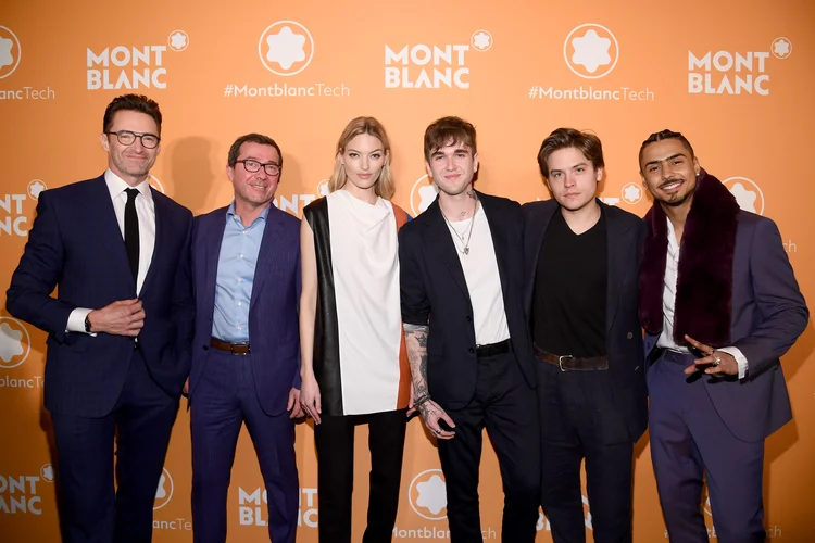 Hugh Jackman, Sylvain Costof, Martha Hunt, Gabriel-Kane Day-Lewis, Dylan Sprouse, e Quincy Brown: durante evento da Montblanc em Nova York para lançamento do Summit 2+
 (Dimitrios Kambouris/Getty Images/Montblanc/Divulgação)