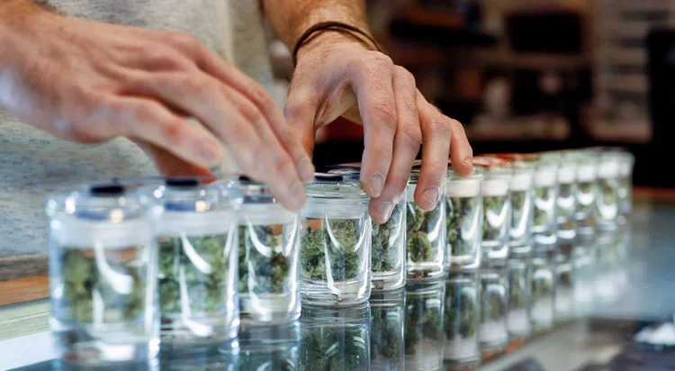 Maconha vendida em potes em loja na Califórnia: aumento nas vendas (Mario Anzuoni/Reuters)