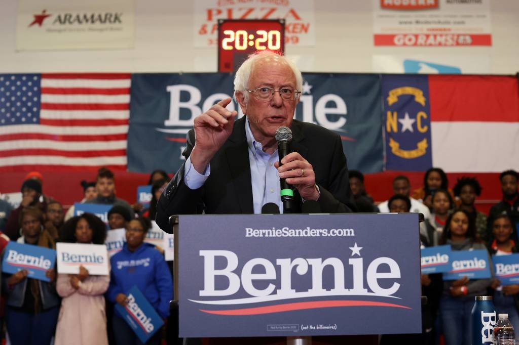 Sanders conquista voto de jovens com promessa de anistiar dívidas