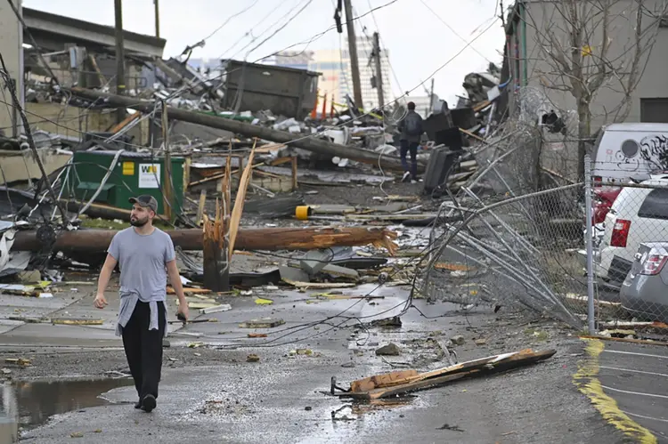 Tornados: "Nashville sofreu e nossa comunidade está devastada", escreveu o prefeito da cidade (Harrison McClary/Reuters)