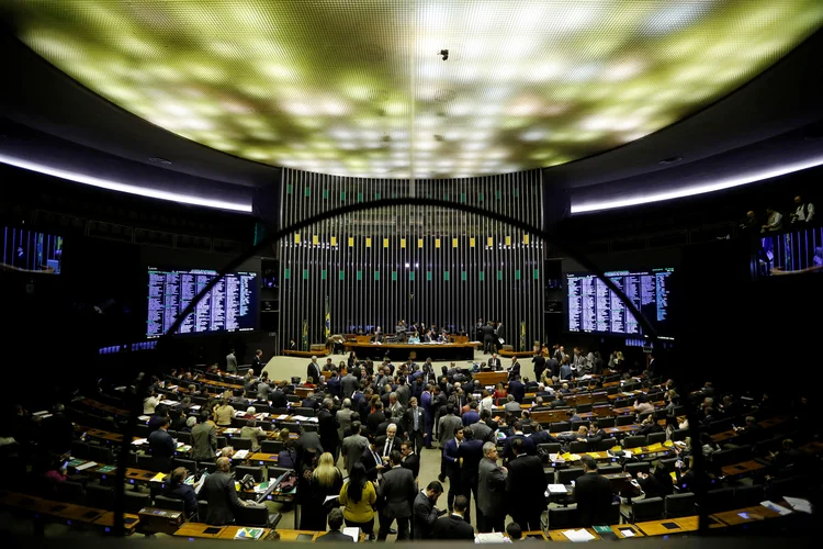 Câmara dos Deputados: deputados aprovaram texto que prevê a cobertura integral pela União das perdas com ICMS e ISS de maio a outubro deste ano a estados, além da suspensão de parcelas de dívidas com o governo federal e bancos públicos (Adriano Machado/Reuters)