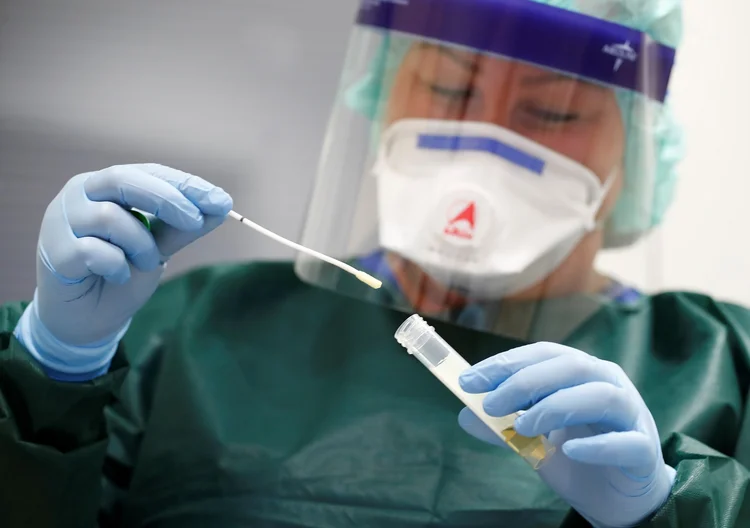 Coronavírus: modelos já bem estabelecidos para outras infecções respiratórias podem ser adaptados com relativa facilidade (Wolfgang Rattay/Reuters)