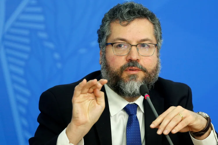 Ernesto Araújo: ministro afirmou que a posição de Eduardo Bolsonaro não reflete a opinião do ministério (Adriano Machado/Reuters)