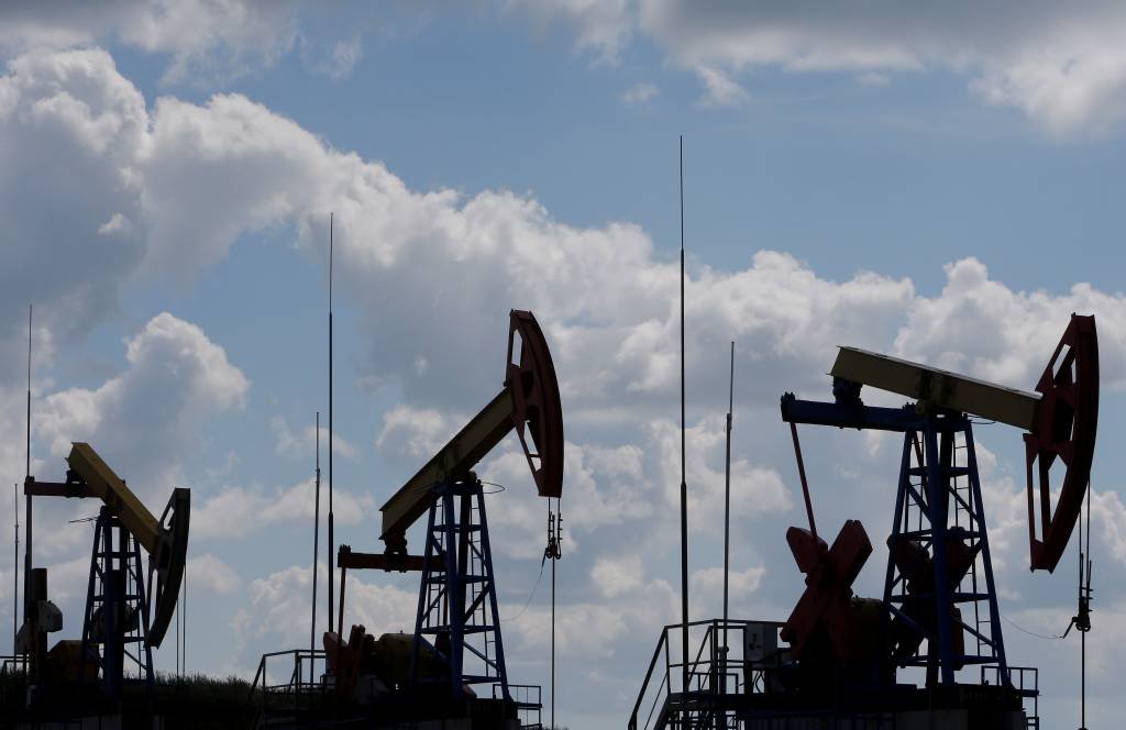 Petróleo pode cair para US$ 30 com guerra de preços, diz Goldman Sachs