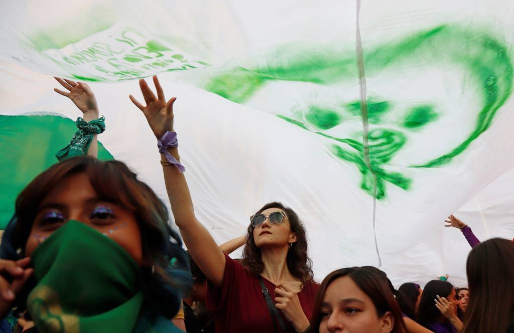 No México, a população feminina do país realiza o “Dia sem mulheres”