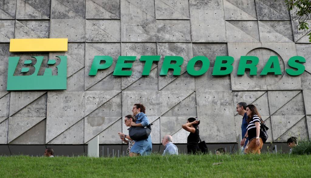 Petrobras espera que corte nos preços da gasolina chegue aos postos