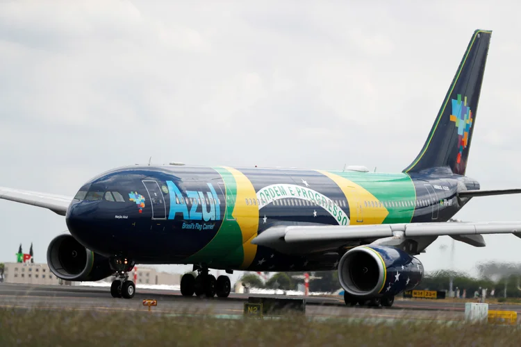 Azul: empresa aérea enfrenta desafios financeiros com alta da dívida em dólar (Rafael Marchante/Reuters)