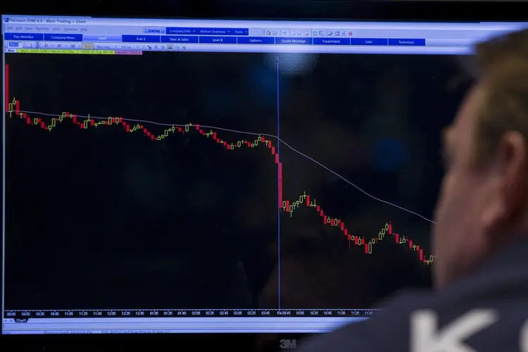 Projeção do Ibovespa: cálculo leva em consideração PIB, juros, eficácia das medidas adotadas pelo governo e sintonia entre planalto e congresso, além dos impactos da pandemia de coronavírus em todo o mundo (REUTERS/Brendan McDermid/Reuters)