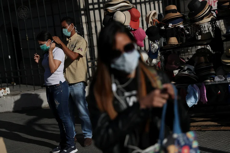 Chile: em "48 ou 24 horas", um cordão sanitário pode ser aplicado em algumas localidade (Ivan Alvarado/Reuters)