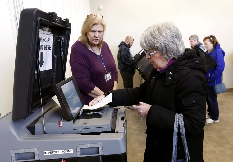 IDOSA VOTA EM OHIO: estado quase cancelou as primárias por coronavírus / REUTERS/Aaron Josefczyk