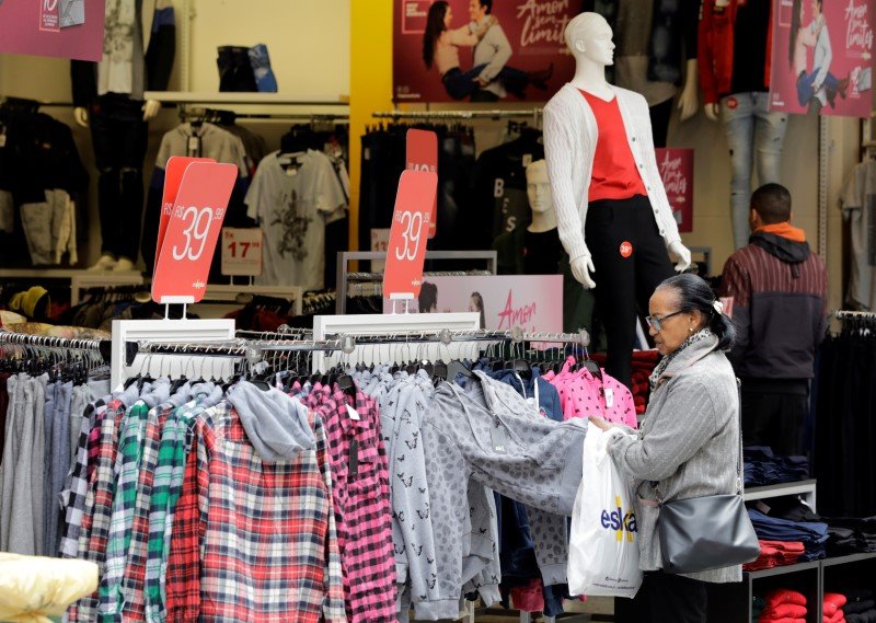 Vendas do varejo caem 1,0% em janeiro ante dezembro, diz IBGE
