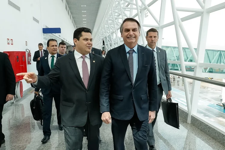 Davi Alcolumbre e Jair Bolsonaro: senador de primeiro mandato, Alcolumbre se elegeu para a presidência do Senado com o apoio do governo (Alan Santos/PR/Flickr)