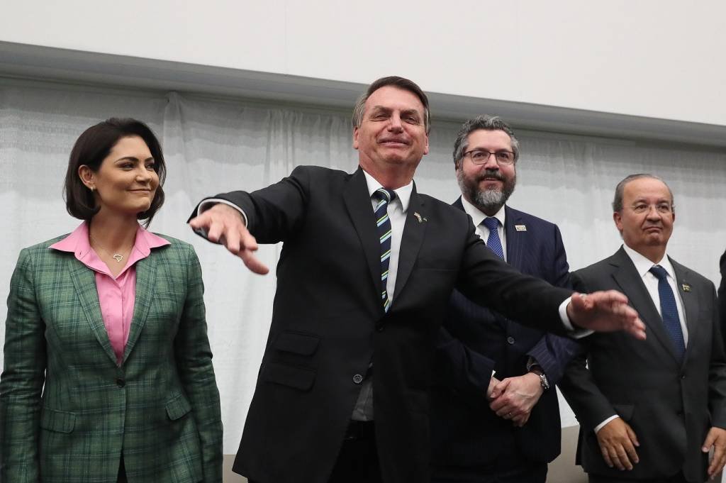 Bolsonaro desafia: "ache um brasileiro que confie no sistema eleitoral'