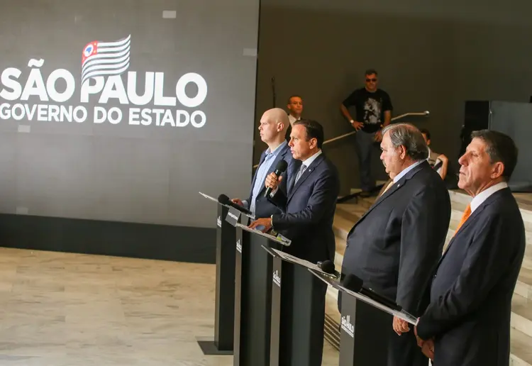 Coletivas de imprensa: diariamente, equipe do governo e o prefeito de São Paulo, Bruno Covas, têm anunciado medidas (Governo do Estado de São Paulo/Divulgação)