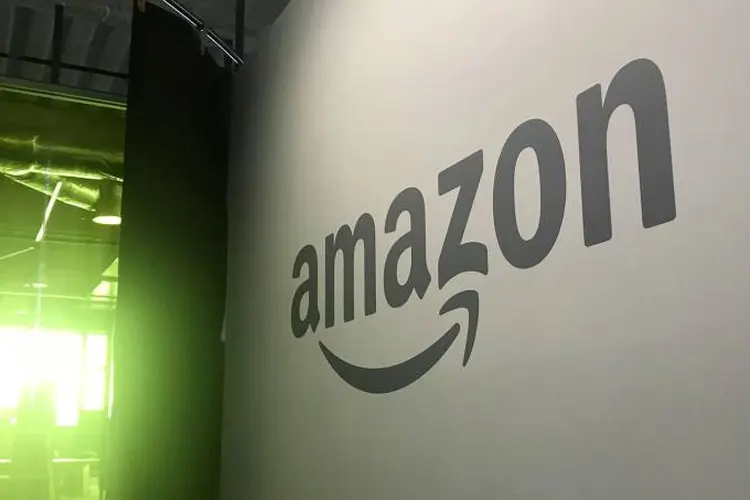 Amazon: a varejista hoje paga 15 dólares a hora para trabalhadores de seus centros de distribuição de produtos nos EUA (Kyodo News/Getty Images)