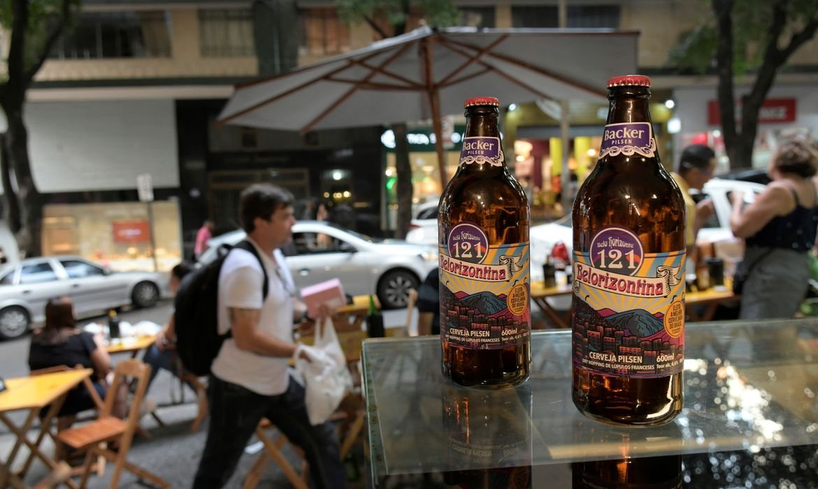 Morre mais uma pessoa após consumir cerveja contaminada da Backer