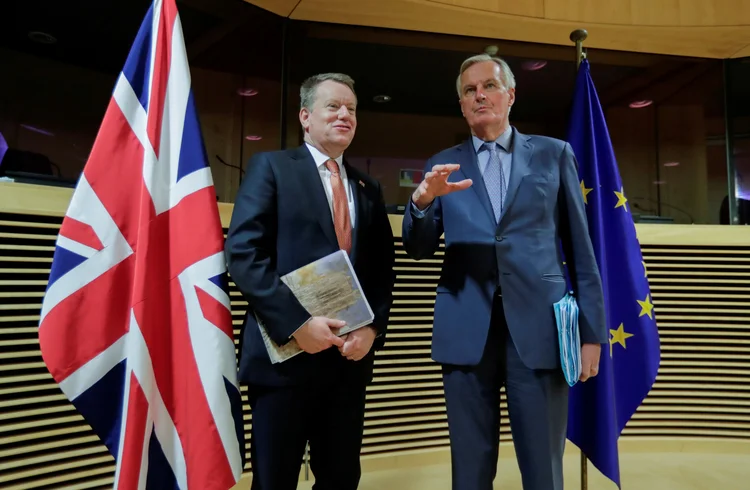 Bernier e Frost no último encontro, em 2 de março: negociadores-chefe do Brexit estão ambos com coronavírus (Oliver Hoslet/Pool/Reuters)