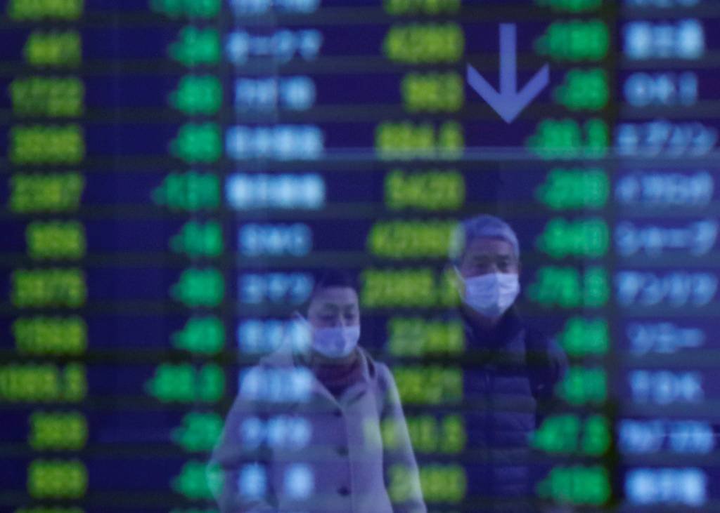 Bolsa na pandemia: covid-19 pode derrubar o patrimônio líquido e aumentar o custo de captação para as companhias (Issei Kato/Reuters)