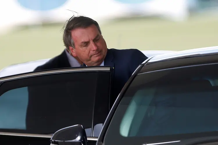 A medida será necessária pelo tempo que o presidente passou no avião ao lado do secretário da Comunicação, Fabio Wanjgarten (Adriano Machado/Reuters)