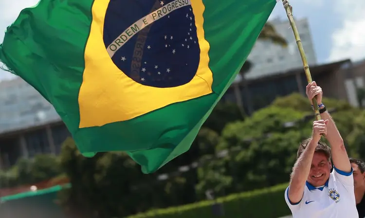 Bolsonaro: o presidente fez selfies com manifestantes e live em rede-social (José Cruz/Agência Brasil)