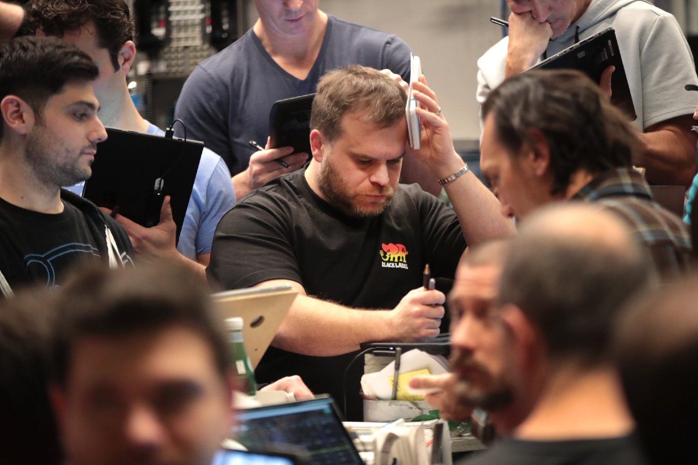 Estes quatro gráficos explicam o caos no mercado