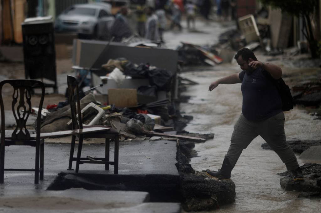 Com 164 mortos, chuvas deixam marca de destruição a moradores do Sudeste