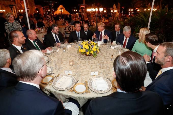 Secretário da Economia que viajou com Bolsonaro está com coronavírus