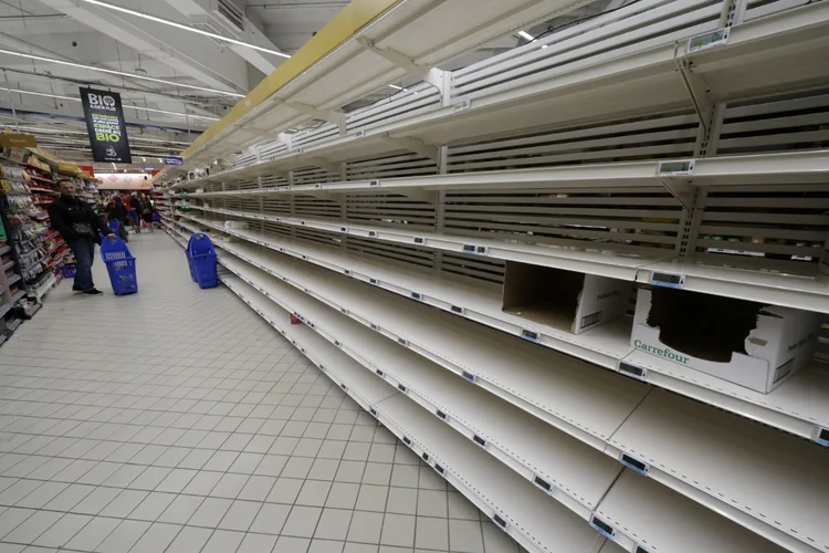 CORONAVÍRUS: mais de 130 mil pessoas e 4 mil mortes foram registradas em todo o mundo (Eric Gaillard/Reuters)