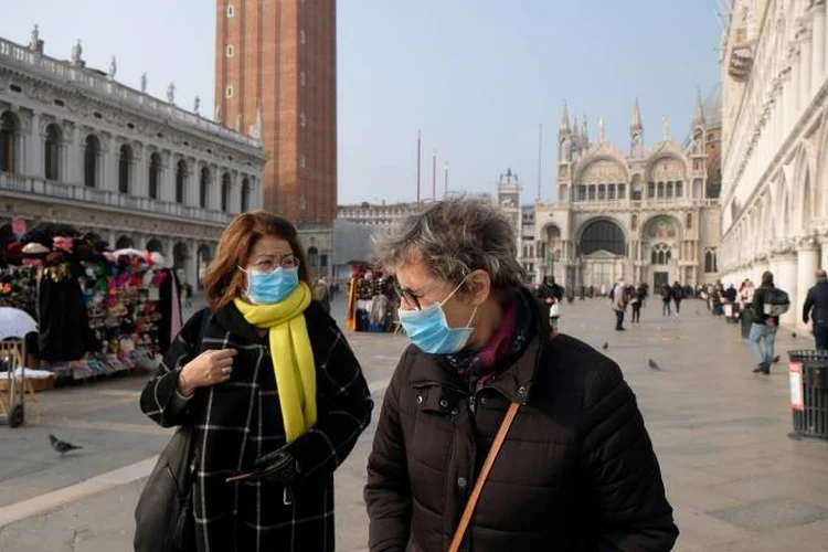 Itália: país registra 233 mortes e 589 pacientes que receberam alta (Manuel Silvestri/Reuters)