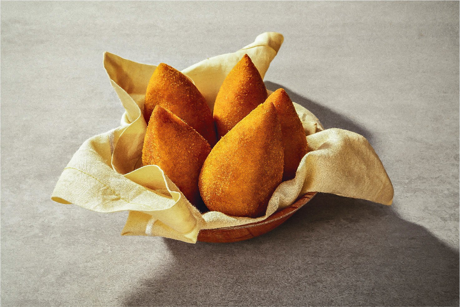 A cada coxinha vendida, Ofner doa outra para profissionais da saúde