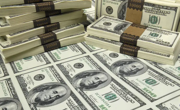 Dólar: na véspera, o dólar à vista caiu 0,88%, a 5,0024 reais na venda (Don Farrall/Getty Images)