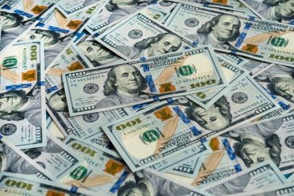 Dólar: instabilidade política afeta mercado de câmbio e dólar turismo chega a ser negociado acima de 6 reais (Oleg Golovnev/EyeEm/Getty Images)