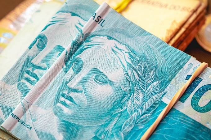 Limite de dinheiro para sair do Brasil: veja qual é o novo limite