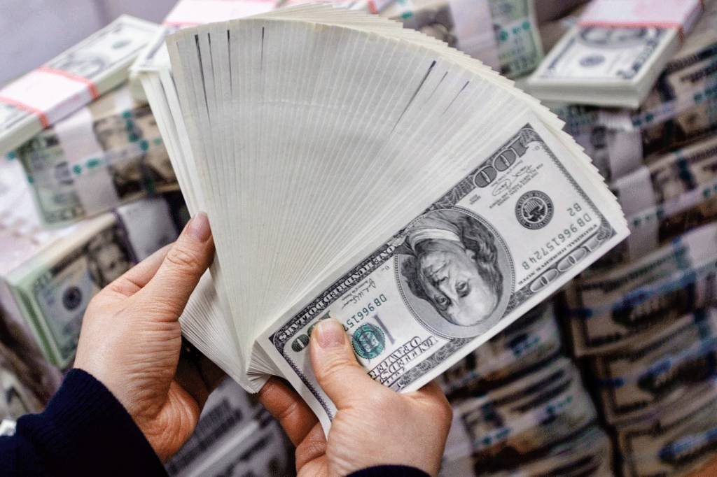 Dólar hoje 05/10: fechou em alta com mercado em crescente aversão ao risco