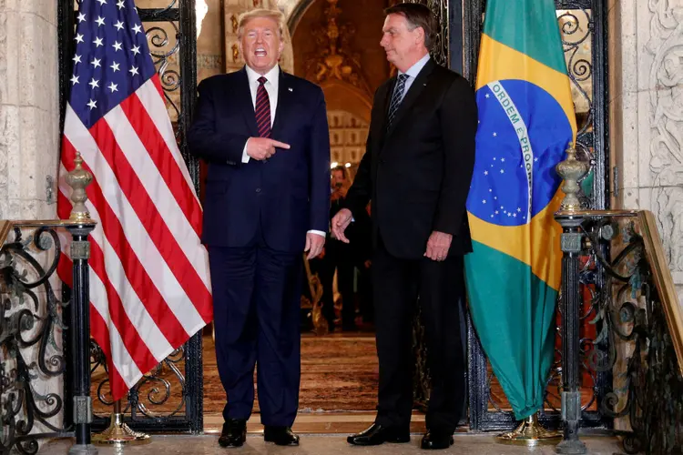 Donald Trump e Jair Bolsonaro: líderes discutiram a situação na Venezuela durante jantar realizado no último sábado (07) na Flórida (Tom Brenner/Reuters)