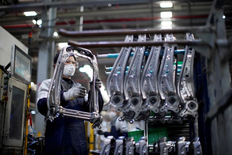 Fábrica em Xangai: coronavírus paralisou produção de uma série de empresas do setor industrial chinês (Aly Song/File Photo/Reuters)