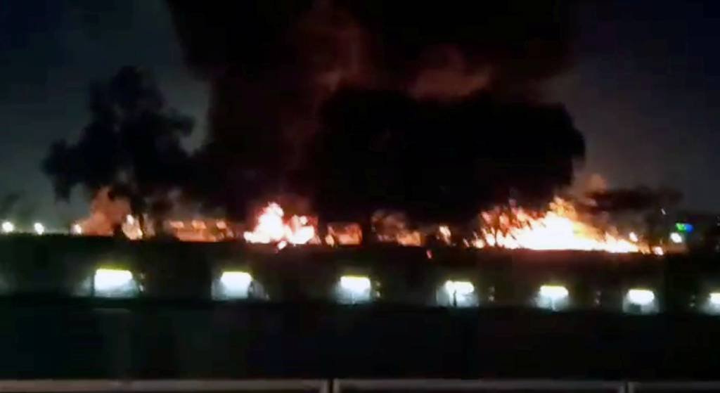 Avião com oito passageiros pega fogo em aeroporto nas Filipinas
