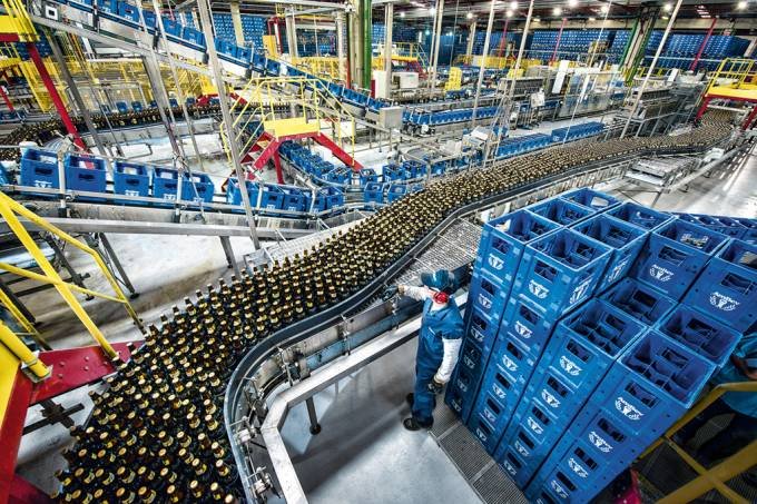 Ambev assina acordo proibindo WhatsApp fora do expediente
