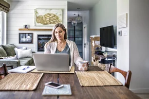 Imagem referente à matéria: Quer trabalhar de casa? Veja 15 dicas para manter o emprego home office