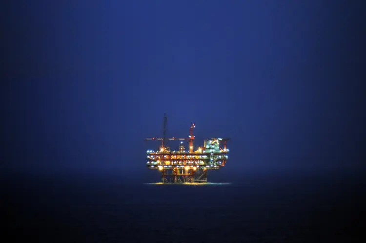 Plataforma de petróleo: (Puneet Vikram Singh, Nature and Concept photographer,/Getty Images)