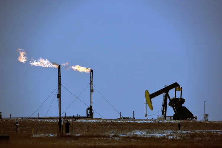 Petróleo: commodity acumula alta de mais de 15% no mês (Feifei Cui-Paoluzzo/Getty Images)